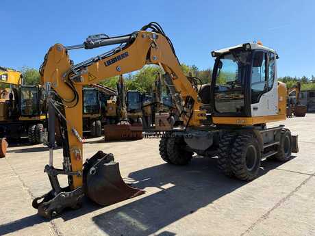 Liebherr A 910 Compact
