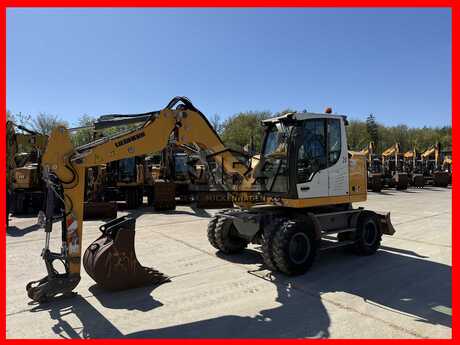 Liebherr A 910 Compact